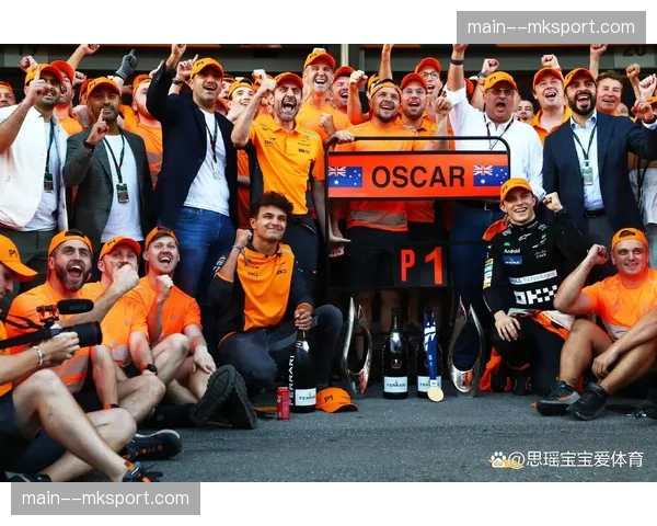 迈阿密F1围场：汉密尔顿与塞恩斯就下赛季队友关系表态