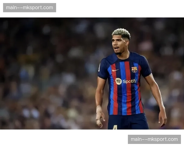 西甲第28轮，巴萨开场3分钟通过战术角球由阿劳霍头球破门。