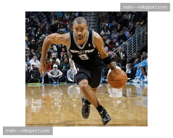 马刺新秀因学习球队复杂战术体系,额外增加影片分析课程。